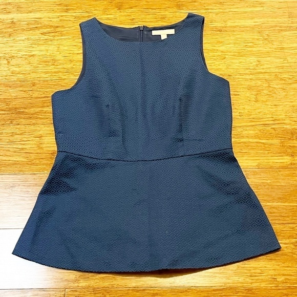 Banana Republic Tops - Banana Republic sleeveless blue jacquard lined peplum top w/ back zipper. Size 8
